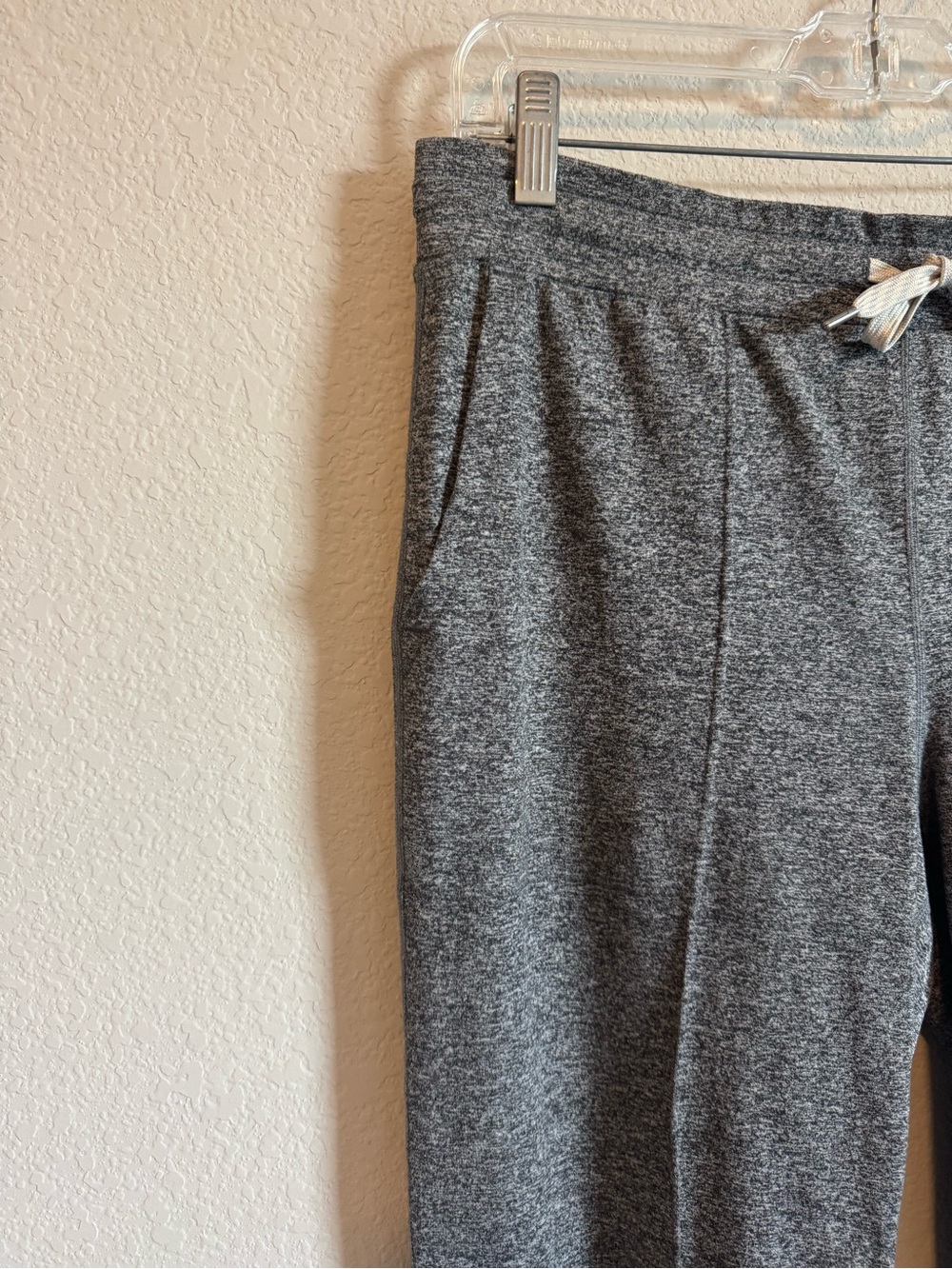 Vuori Women's Heather Grey Halo Essential Wide Leg Flare Pants Size Medium - Picture 3 of 6